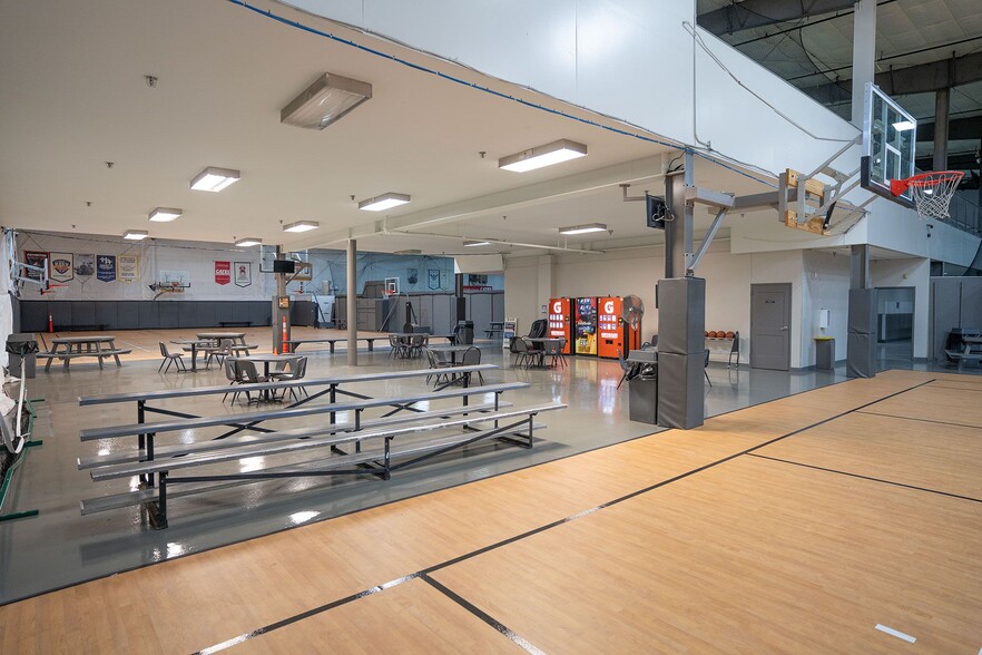 More Photos Of 8875 Rosehill Rd, Lenexa Health Club For Sale