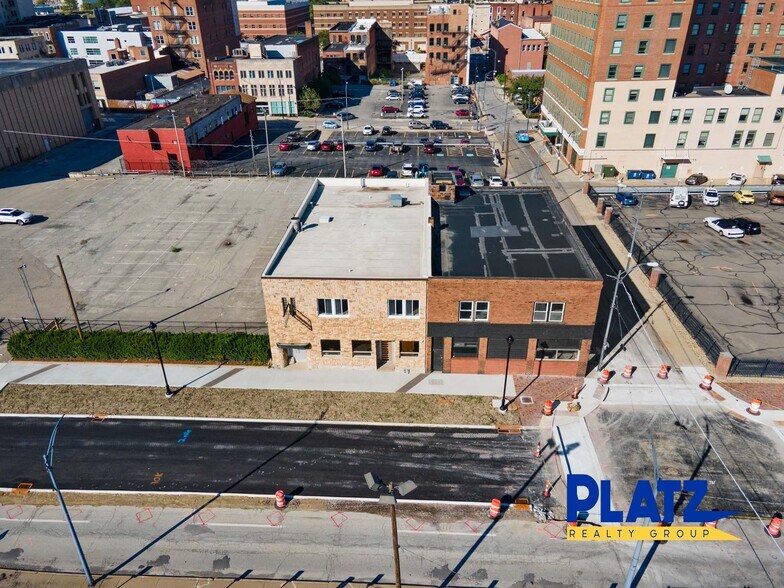 More Photos Of 208 W Front St, Youngstown Bar For Lease