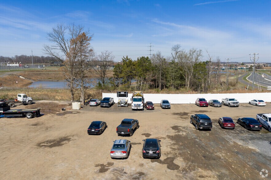 More Photos Of 25119-25137 Arcola Mills Dr, Sterling Land For Lease
