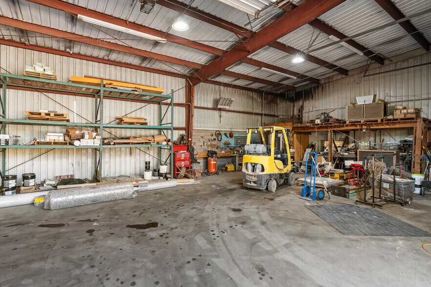 More Photos Of 2751 E Davis St, Conroe Freestanding For Sale