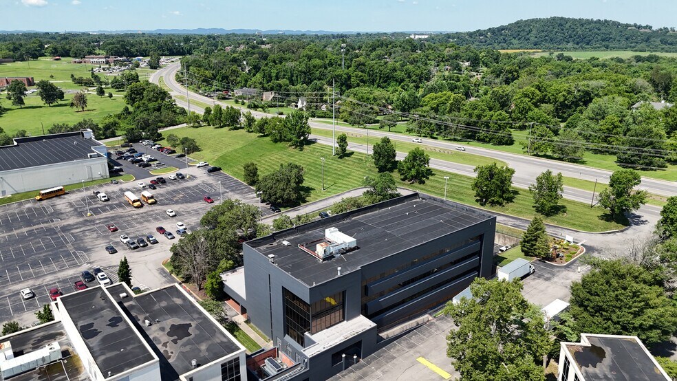 More Photos Of 3055 Lebanon Pike, Nashville Office For Lease