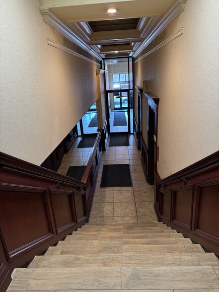 More Photos Of 20 W Park Ave, Long Beach Storefront Retail Office For Sale