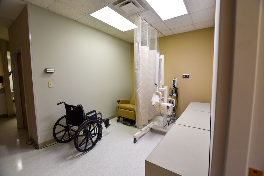 More Photos Of 1720 Gunbarrel Rd, Chattanooga Medical For Sale