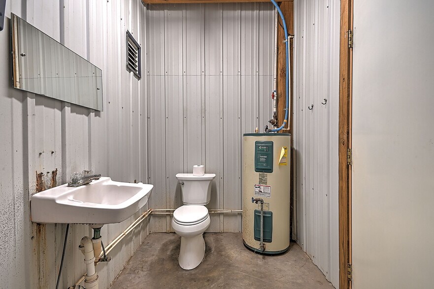 More Photos Of 3930 E Stone Dr, Kingsport Warehouse For Sale