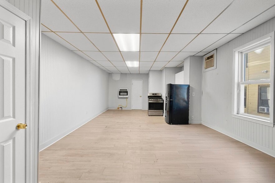 More Photos Of 74 Holmes Ave, Waterbury Storefront Retail Residential For Sale