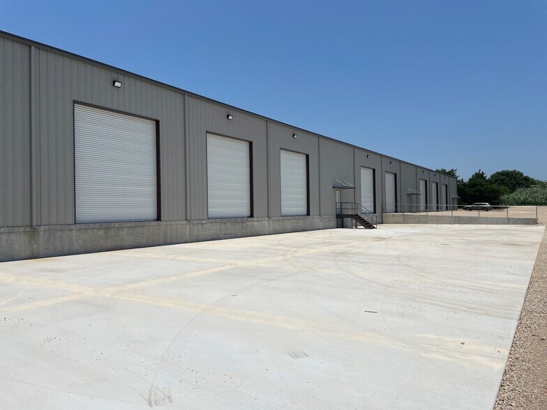 More Photos Of 14597 N IH 35, Elm Mott Unknown For Lease