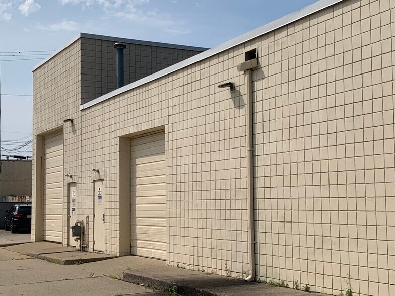 More Photos Of 303-325 W Girard Ave, Madison Heights Warehouse For Sale