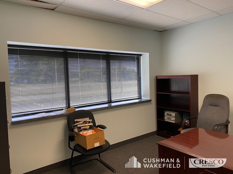 More Photos Of 6474 Lorain Blvd, Elyria Warehouse For Lease