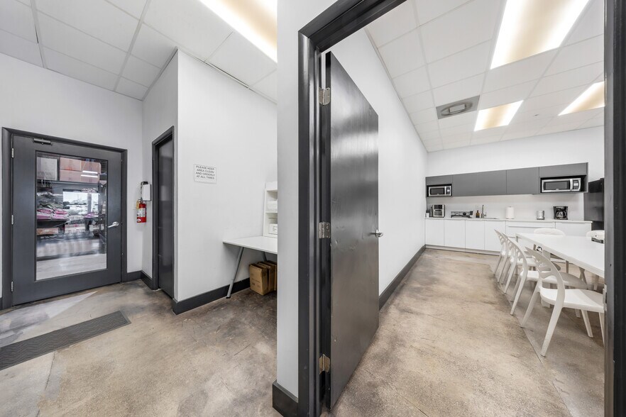 More Photos Of 7300 NW 35th Ave, Miami Showroom For Lease