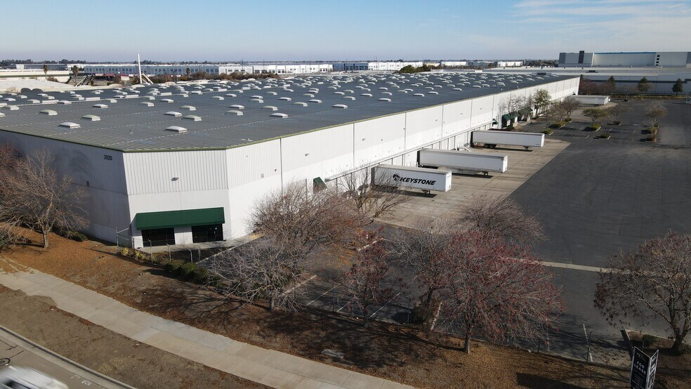 More Photos Of 2020 N MacArthur Dr, Tracy Warehouse For Lease