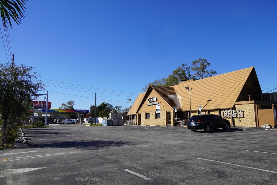 More Photos Of 5800 34th St N, Saint Petersburg Restaurant For Sale