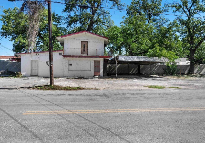 More Photos Of 202 E Canal St, Del Rio General Retail For Sale