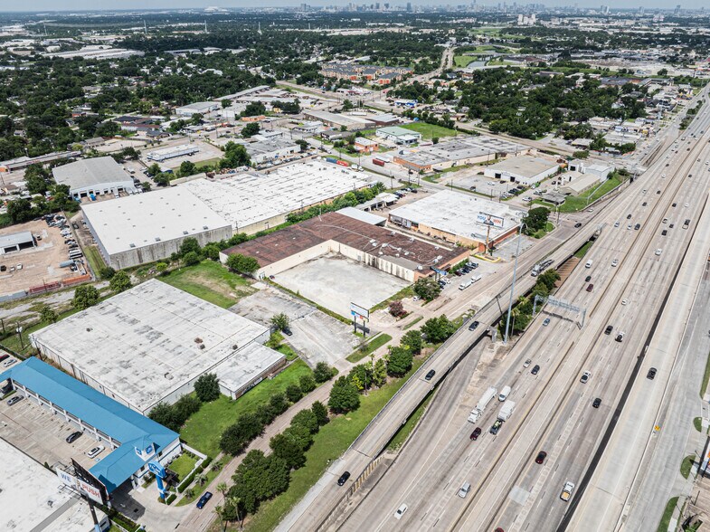 More Photos Of 6628-6630 Gulf Fwy, Houston Light Distribution For Lease