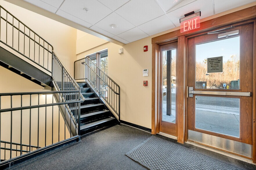 More Photos Of 81 Whittier Hwy, Moultonborough Office For Sale