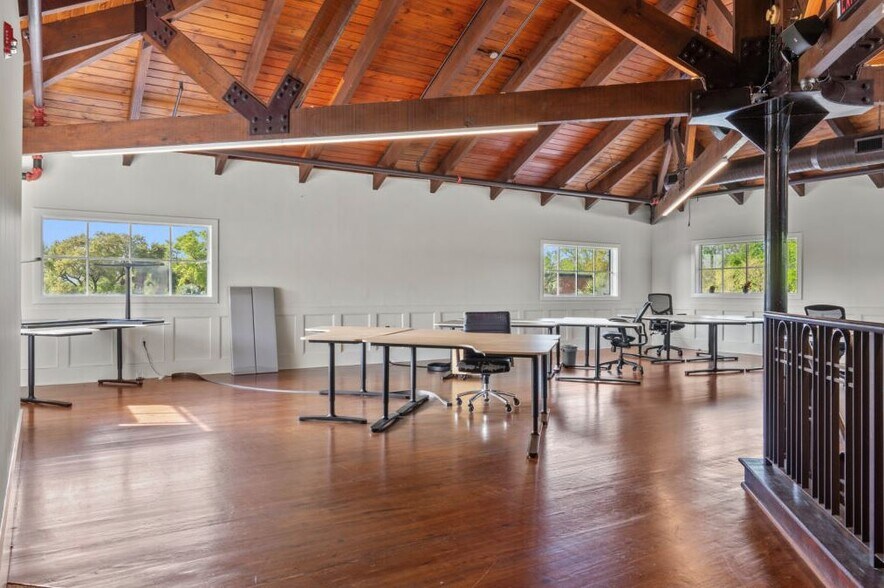 More Photos Of 1028 Johnnie Dodds Blvd, Mount Pleasant Restaurant For Sale