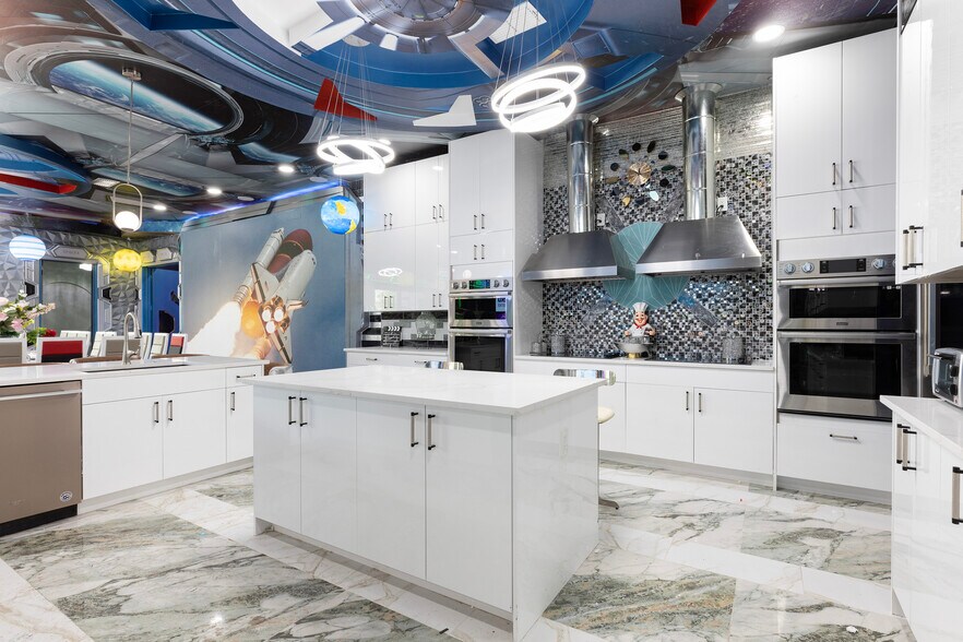 More Photos Of 1015 Fantasy Dr, Davenport Specialty For Sale