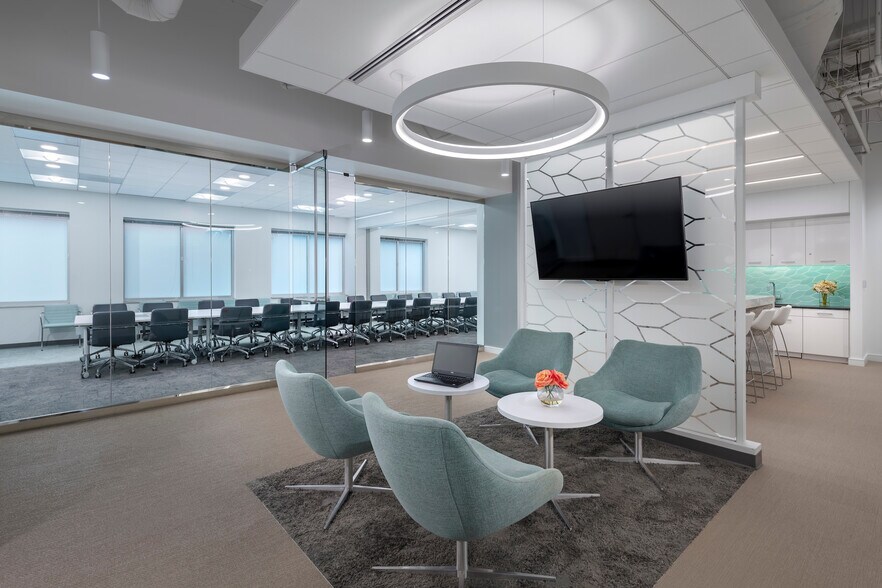 More Photos Of 1900 Duke St, Alexandria Office For Lease