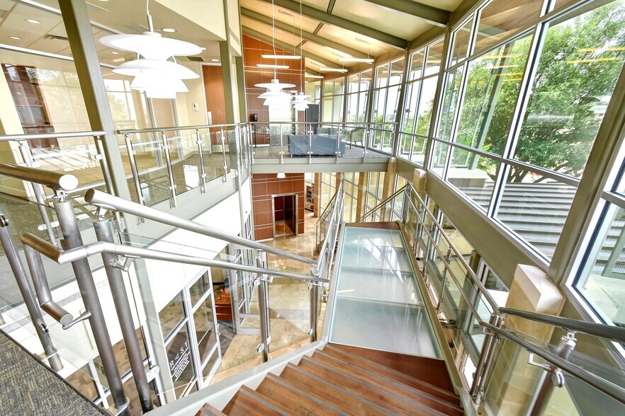 More Photos Of 9910 Huebner Rd, San Antonio Office For Sale