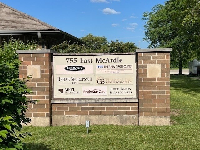 More Photos Of 755 McArdle Dr, Crystal Lake Office For Lease