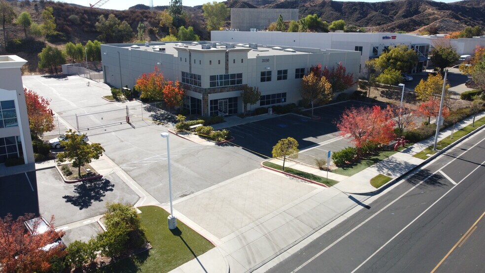 More Photos Of 21130 Centre Pointe Pky, Santa Clarita Warehouse For Lease