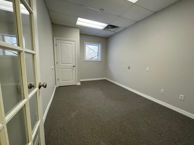 More Photos Of 195 E Hamburg St, Pinckney Office For Lease