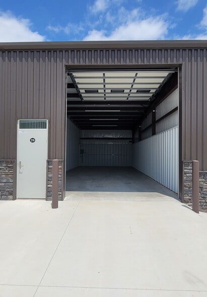 More Photos Of 2105 E Kansas City Rd, Olathe Warehouse For Lease