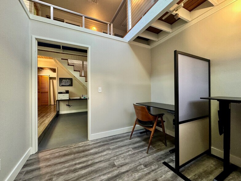 More Photos Of 2722 SE 25th Ave, Portland Office For Lease