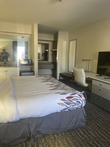 More Photos Of 3100 Arendell St, Morehead City Hospitality For Sale