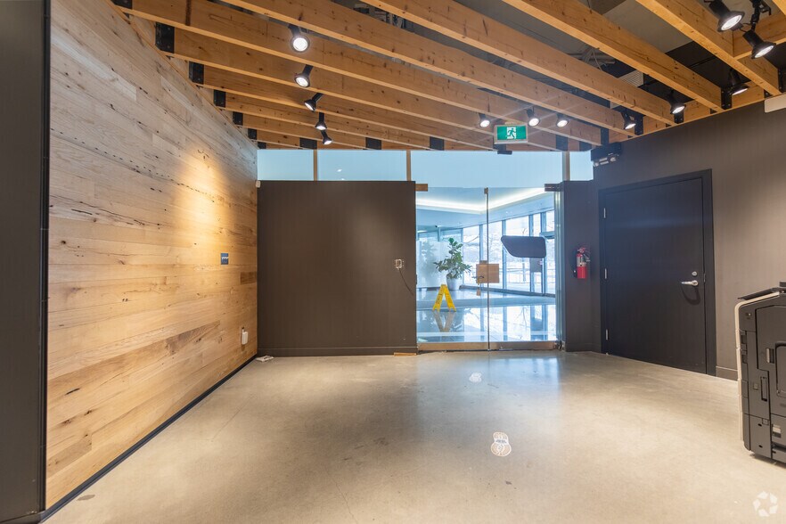 More Photos Of 125 Commerce Valley Dr W, Markham Coworking Space