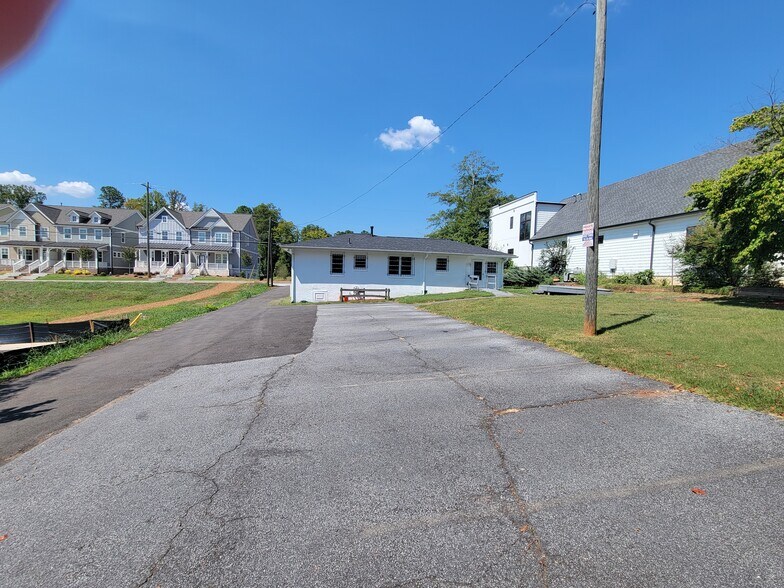 More Photos Of 135 Palm St, Holly Springs Office Residential For Lease