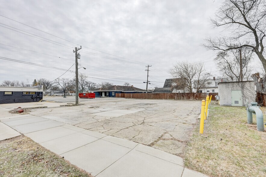 More Photos Of 23919 John R Rd, Hazel Park Freestanding For Sale