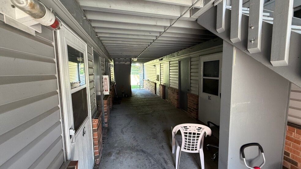 More Photos Of 432 McConnell St, Uhrichsville Apartments For Sale