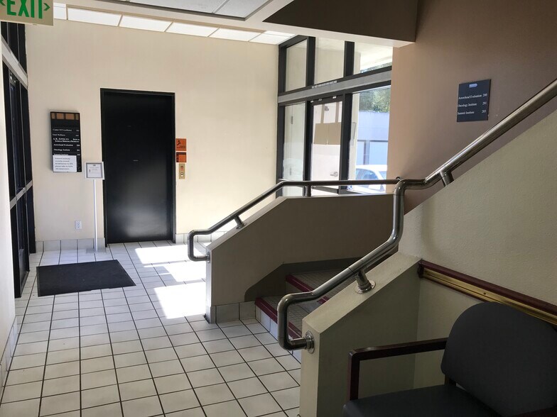 More Photos Of 1011 E Devonshire Ave, Hemet Office For Sale