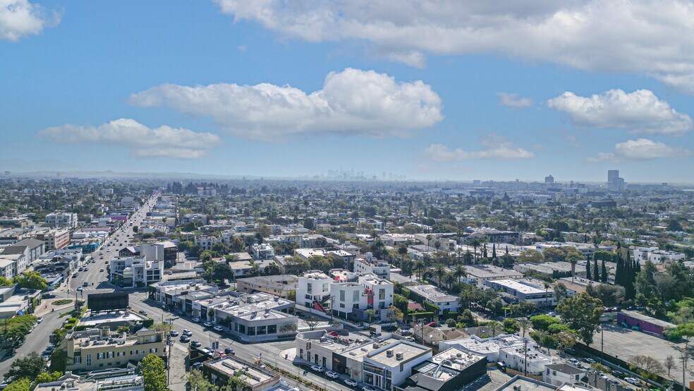 More Photos Of 619 N Croft Ave, Los Angeles General Retail For Sale