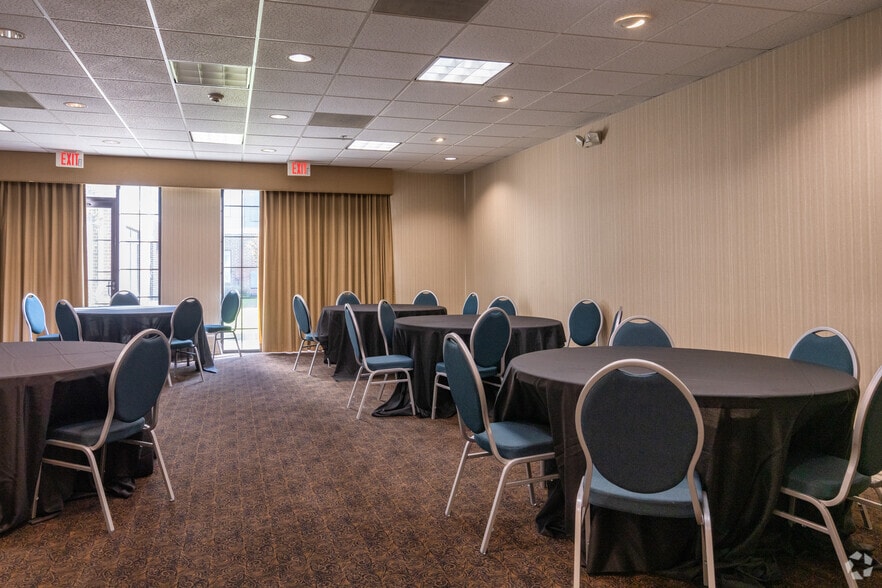 More Photos Of 1340 N Sam Houston Pky E, Houston Hotel For Sale