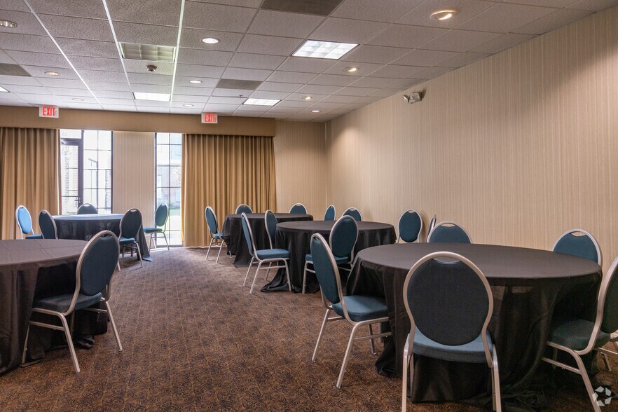 More Photos Of 1340 N Sam Houston Pky E, Houston Hotel For Sale