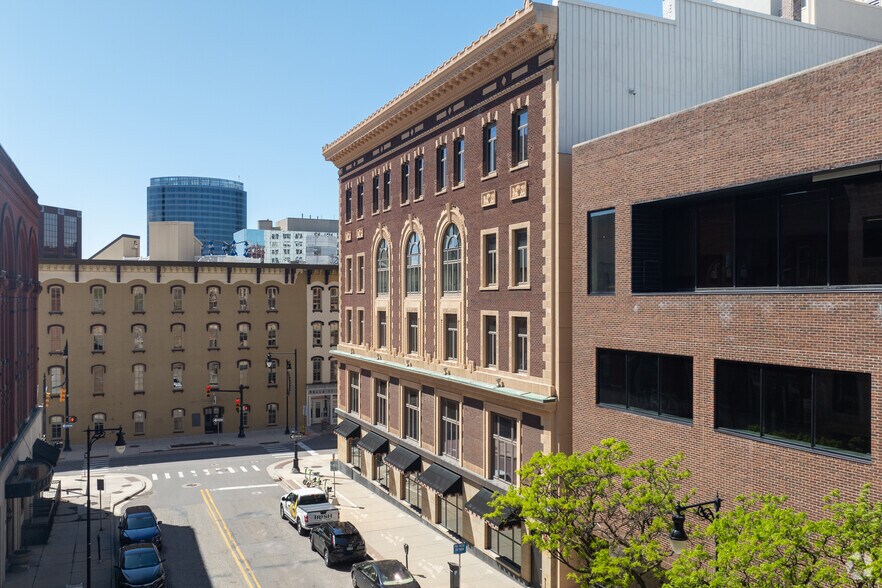 More Photos Of 116-120 Ottawa Ave NW, Grand Rapids Office For Lease