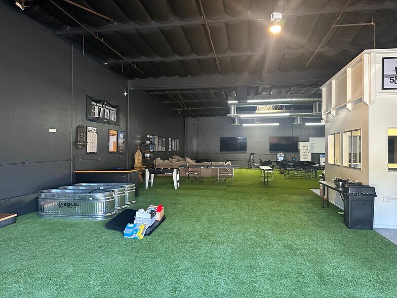 More Photos Of 8460 Red Oak St, Rancho Cucamonga Warehouse For Lease