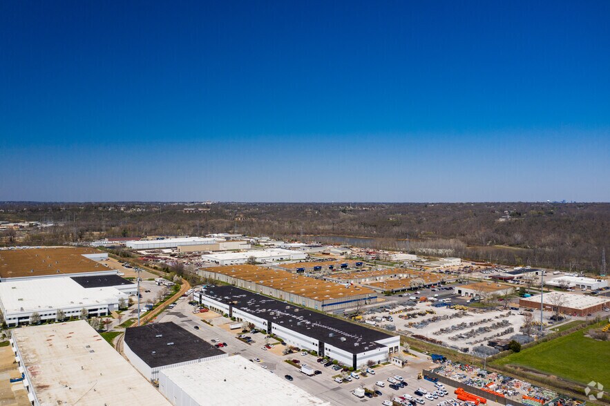 More Photos Of 2012 Corporate 44 Dr, Fenton Unknown For Lease