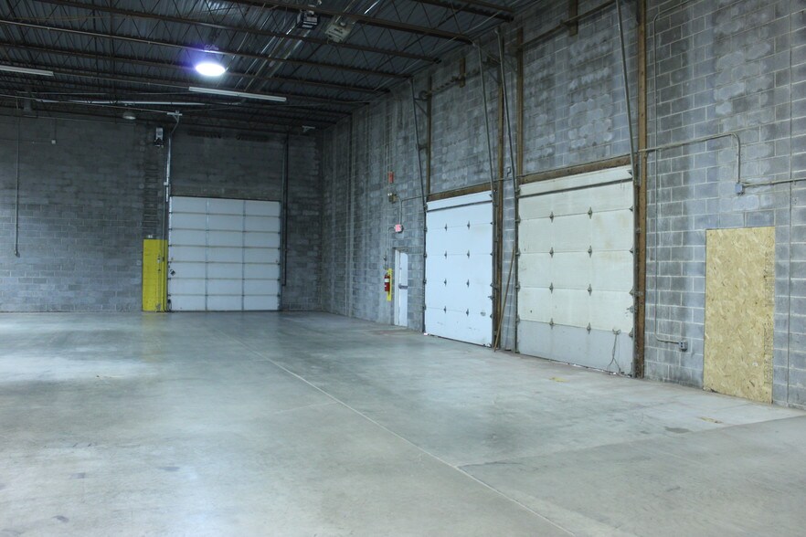 More Photos Of 3320 Terminal Dr, Eagan Distribution For Sale