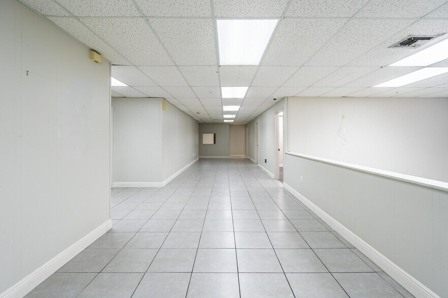 More Photos Of 9665 NW 13th St, Doral Warehouse For Lease