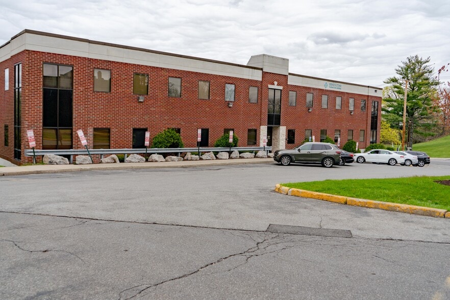 More Photos Of 117 Mary's Ave, Kingston Medical For Sale