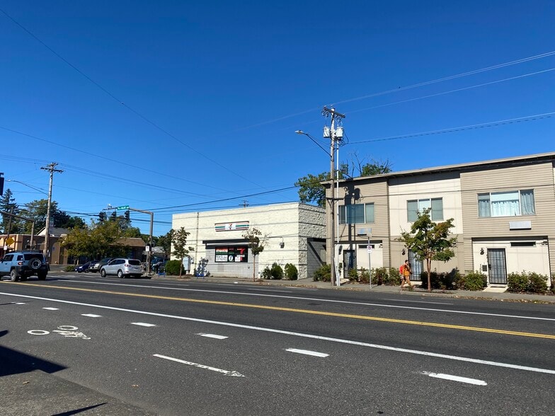 Primary Photo Of 4450 SE 92nd Ave, Portland Convenience Store For Sale