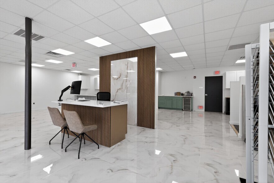 More Photos Of 13 N York Rd, Willow Grove Freestanding For Lease