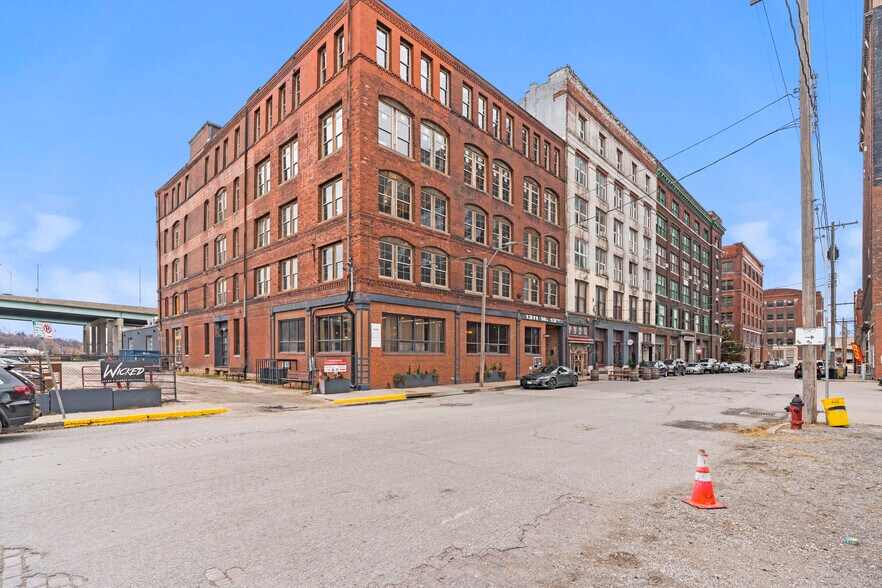 More Photos Of 1311 W 13th St, Kansas City Office For Sale