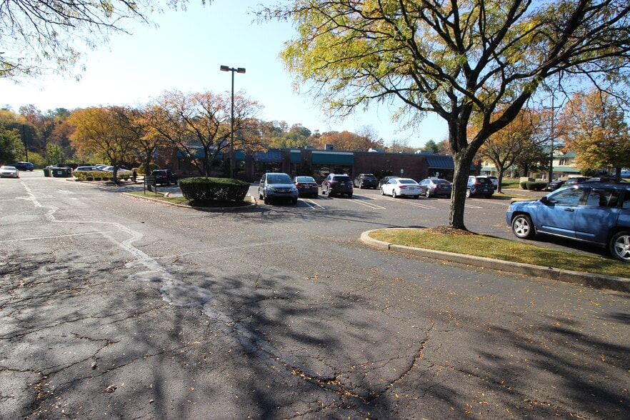 More Photos Of 735 Fitzwatertown Rd, Willow Grove Medical For Lease