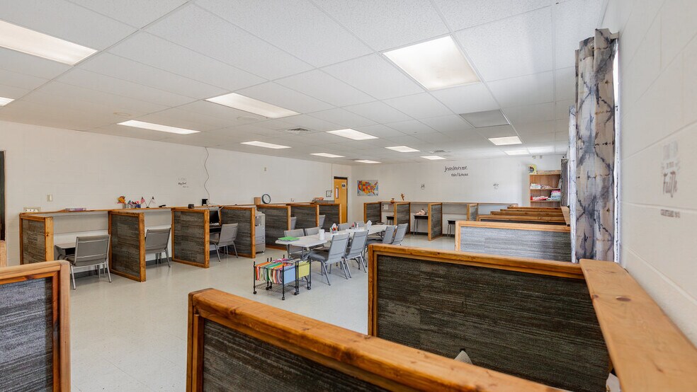 More Photos Of 81 Evick Dr, Franklin Flex For Sale