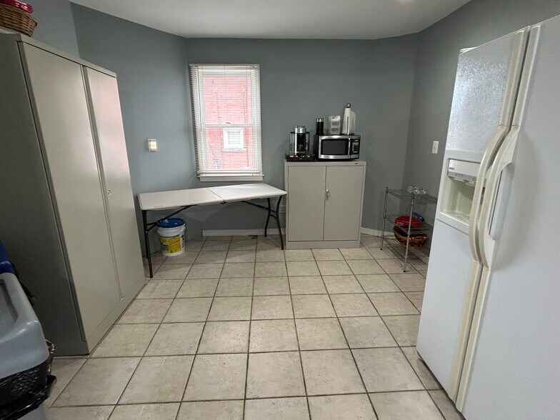 More Photos Of 847 King George Rd, Fords Office For Sale