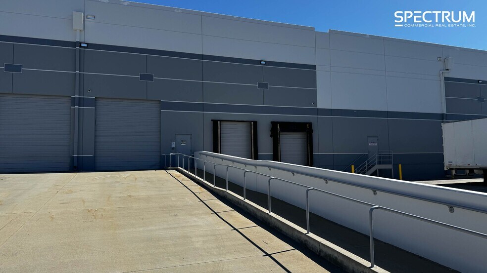 More Photos Of 28361-28385 Constellation Rd, Valencia Manufacturing For Lease