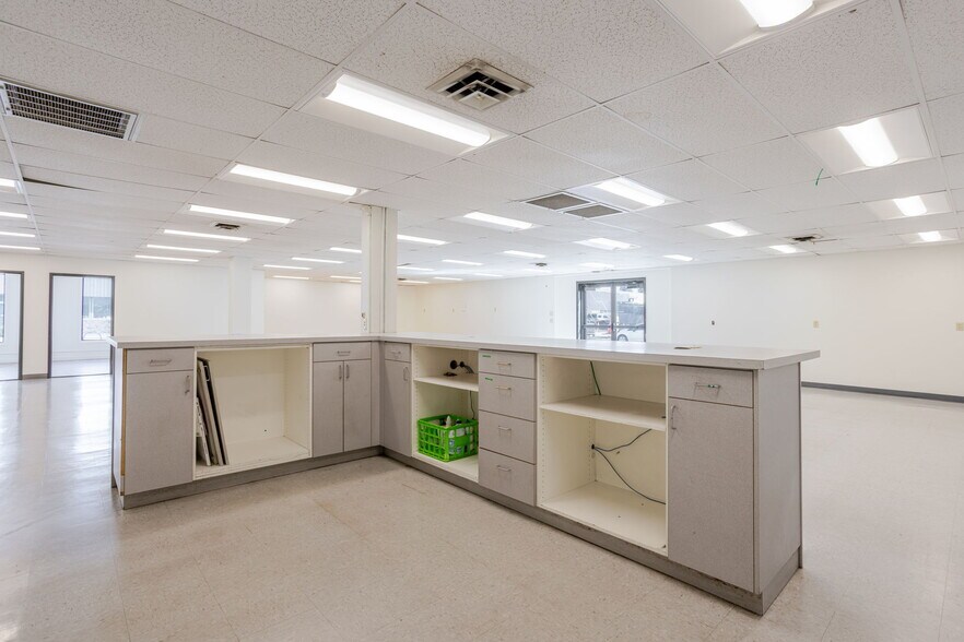 More Photos Of 999 NE 2nd St, Bend Freestanding For Lease